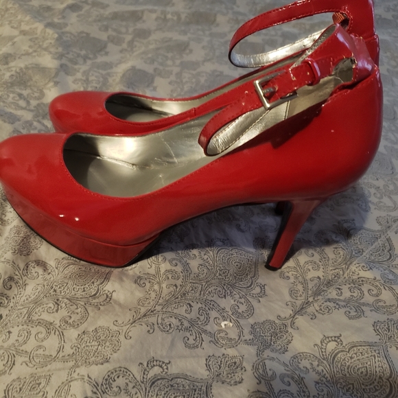 Guess platforms - Picture 2 of 4